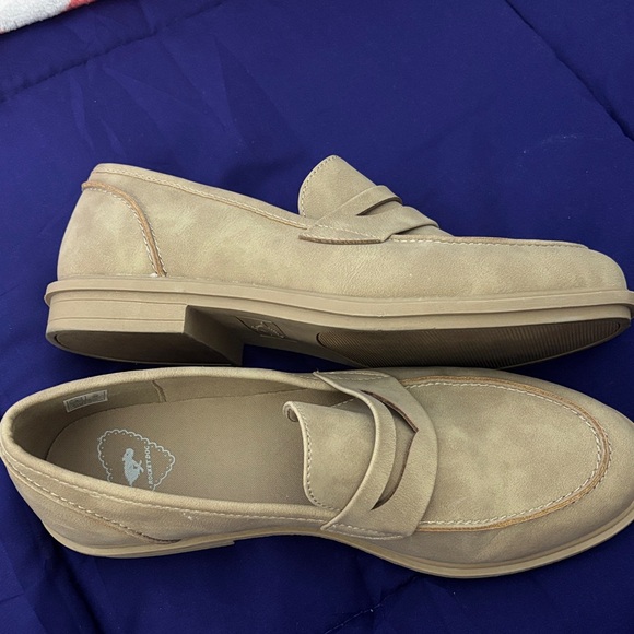 Rocket Dog Beige Loafers Women's size 8 - Picture 3 of 3